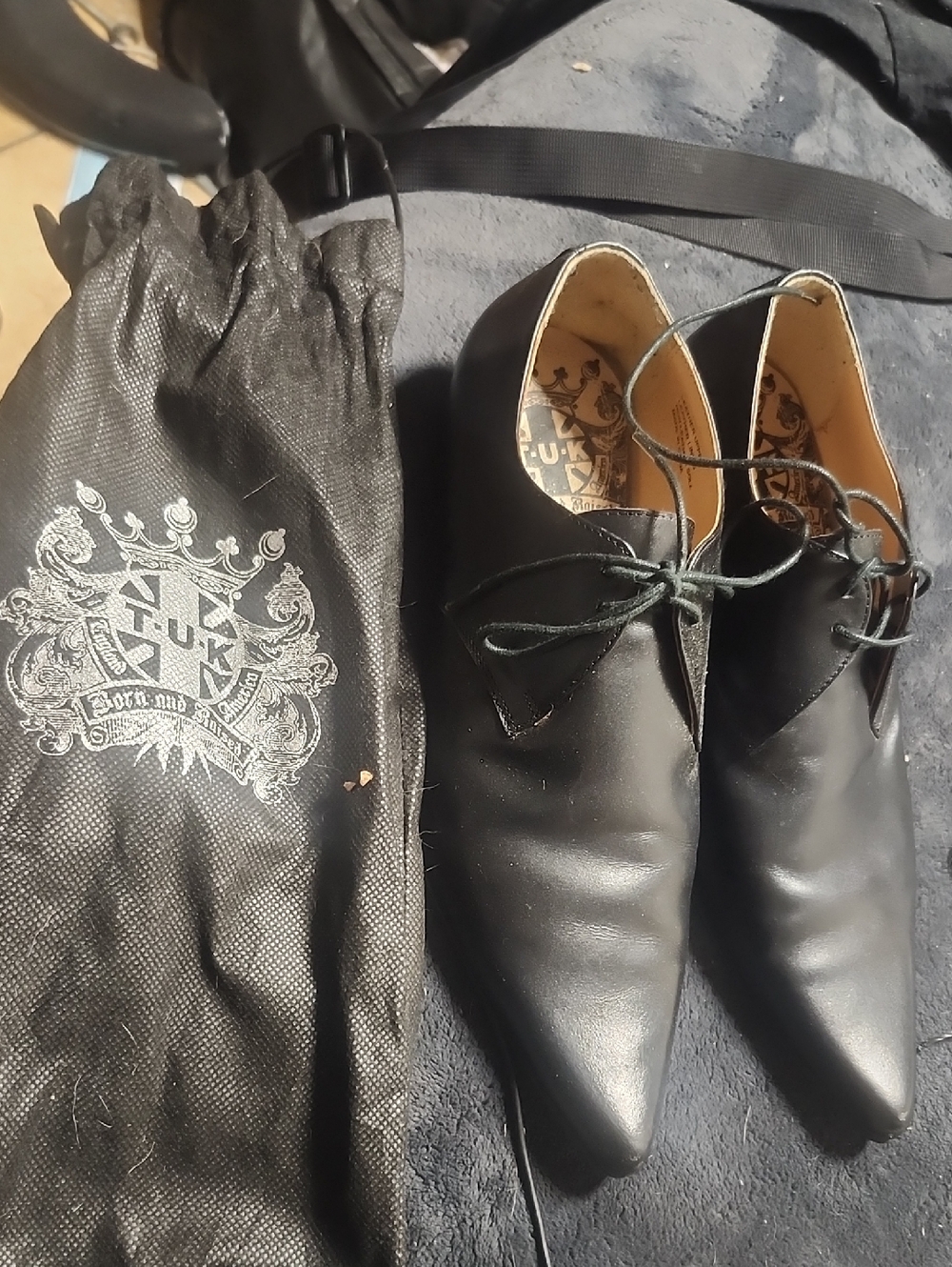 tuk Black Pointed Lace-Up Oxfords